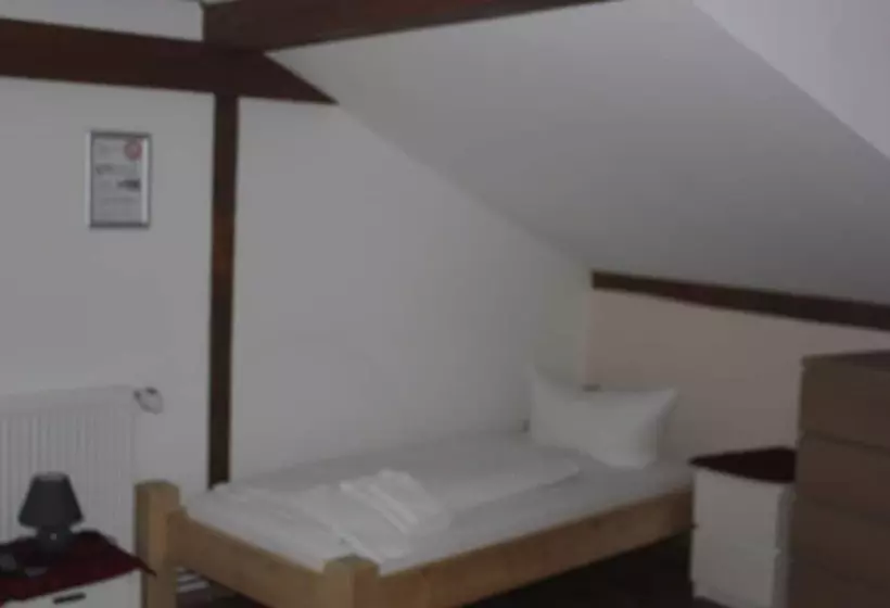 Hotelli Gästehaus Innfernow