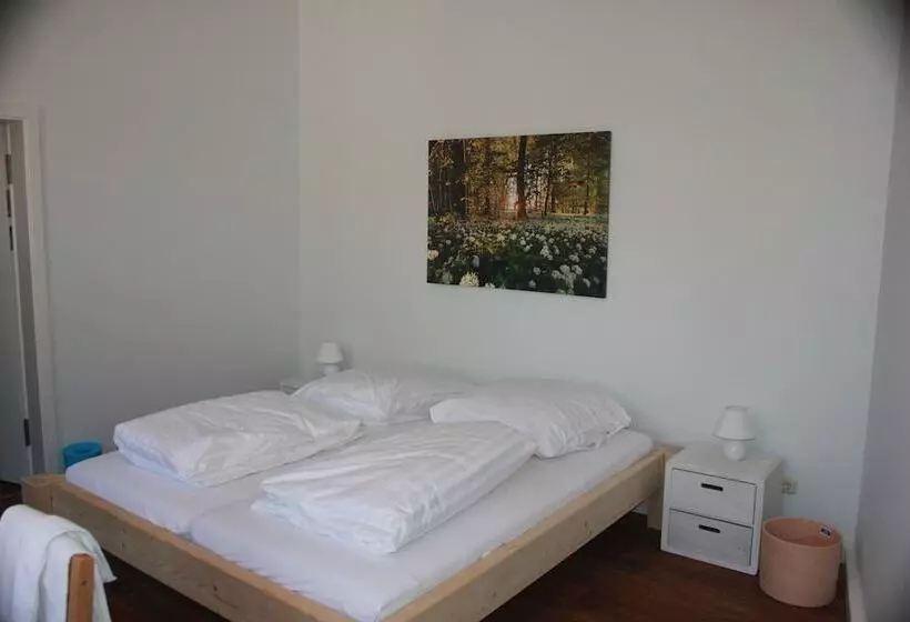 Hotelli Gästehaus Innfernow