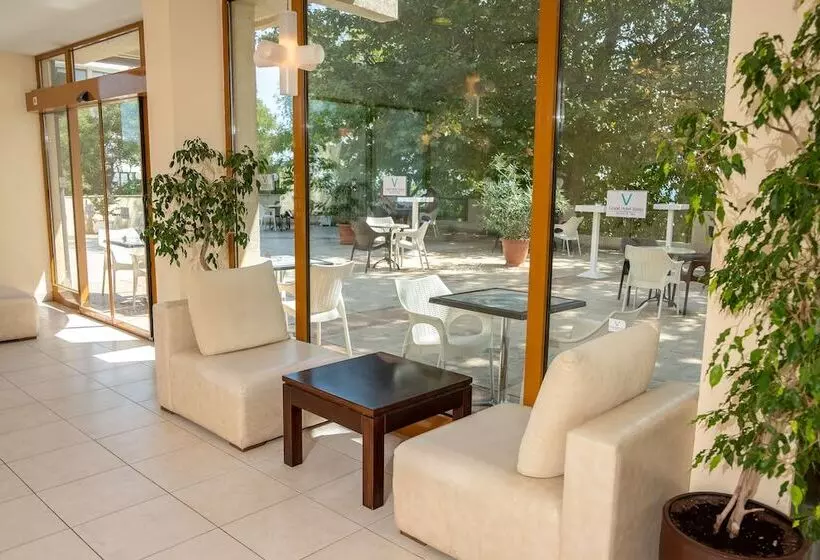 בית מלון כפרי Dolphin