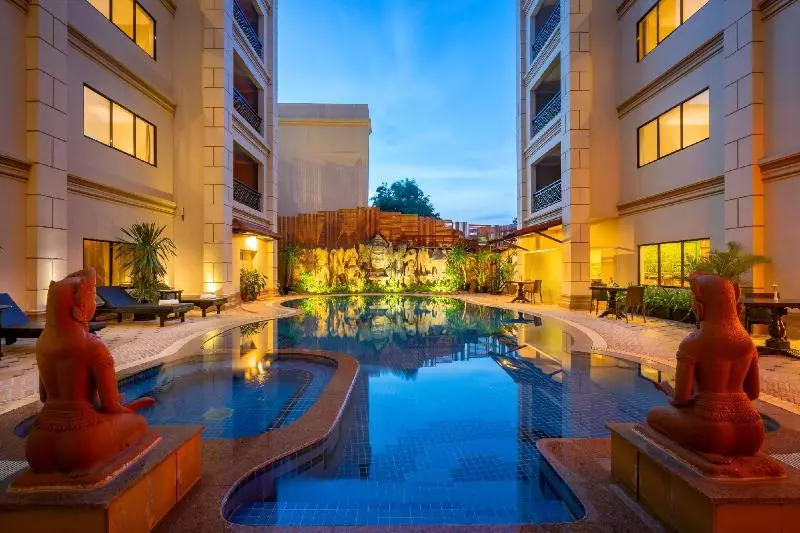 هتل Dragon Royal Angkor