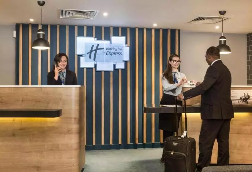 호텔 Holiday Inn Express London Watford Junction, An Ihg