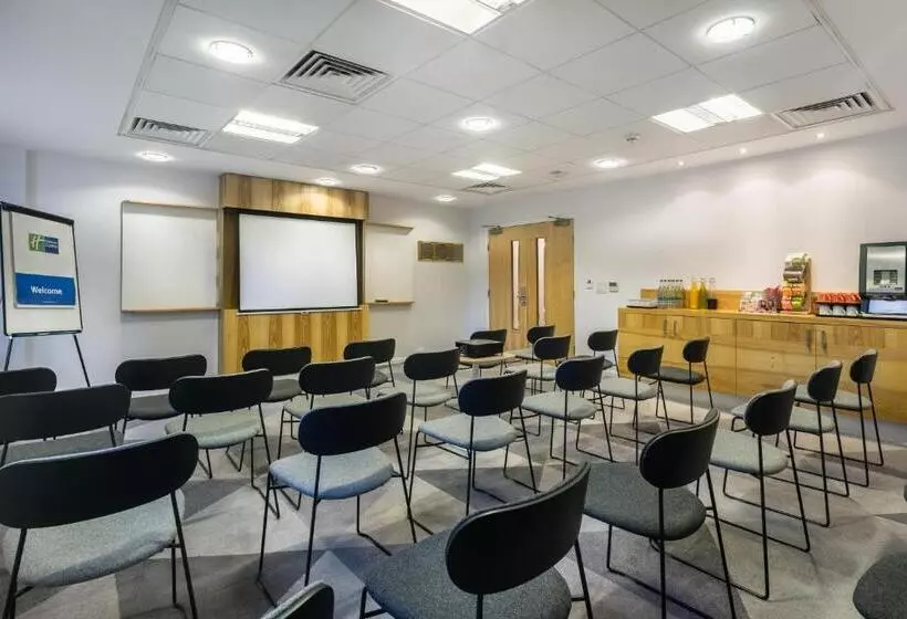 호텔 Holiday Inn Express London Watford Junction, An Ihg