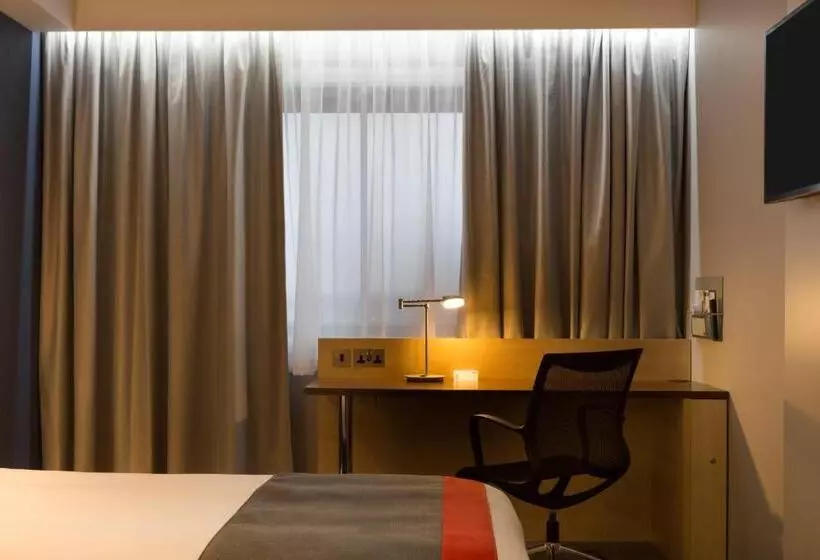 호텔 Holiday Inn Express London Watford Junction, An Ihg