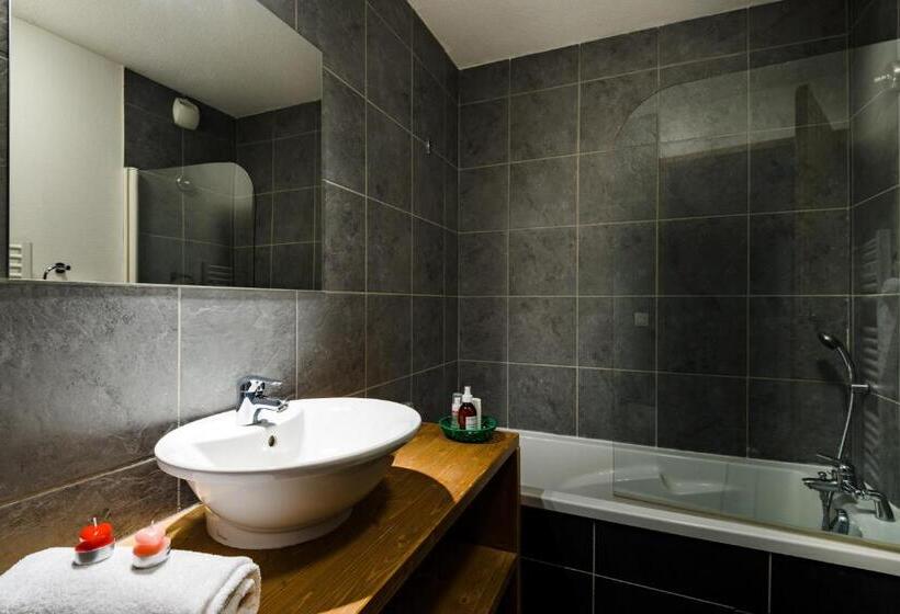 Отель Lagrange Vacances Les Chalets Edelweiss