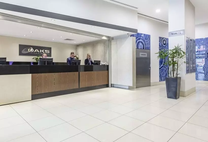 Отель Oaks Brisbane On Charlotte Suites