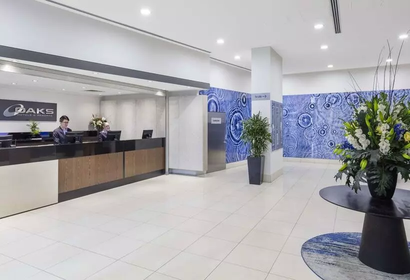 Отель Oaks Brisbane On Charlotte Suites