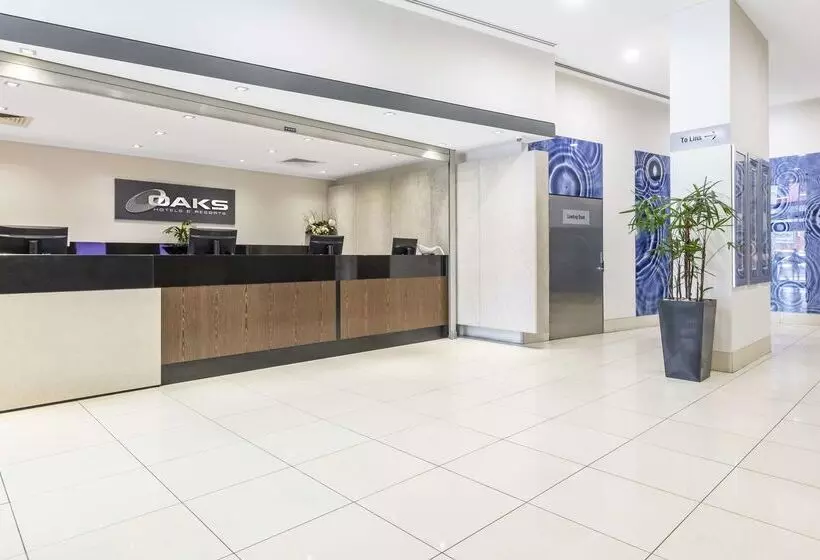 Отель Oaks Brisbane On Charlotte Suites