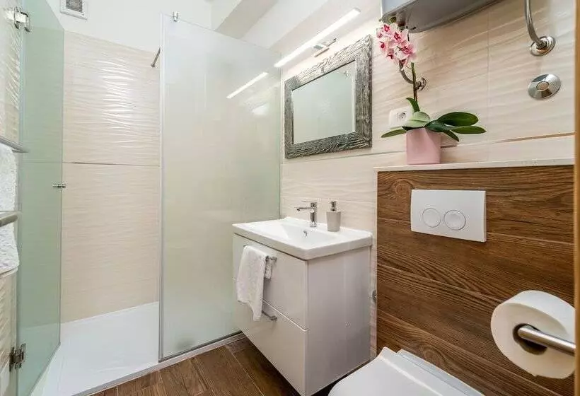 هتل Rooms Vedrana