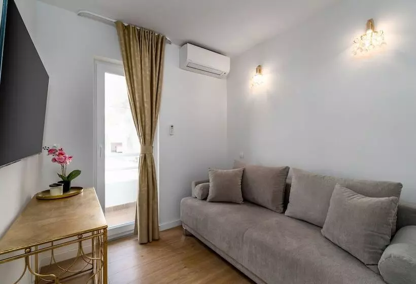هتل Rooms Vedrana