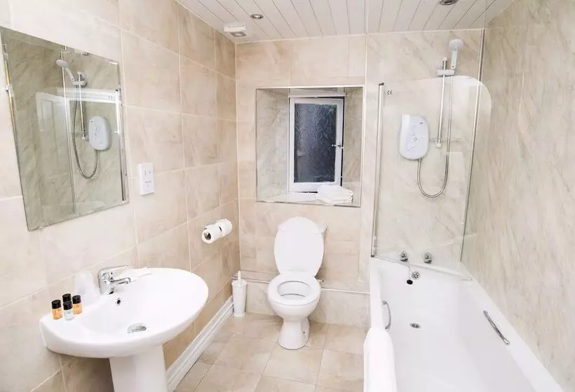 Отель Douglas Arms