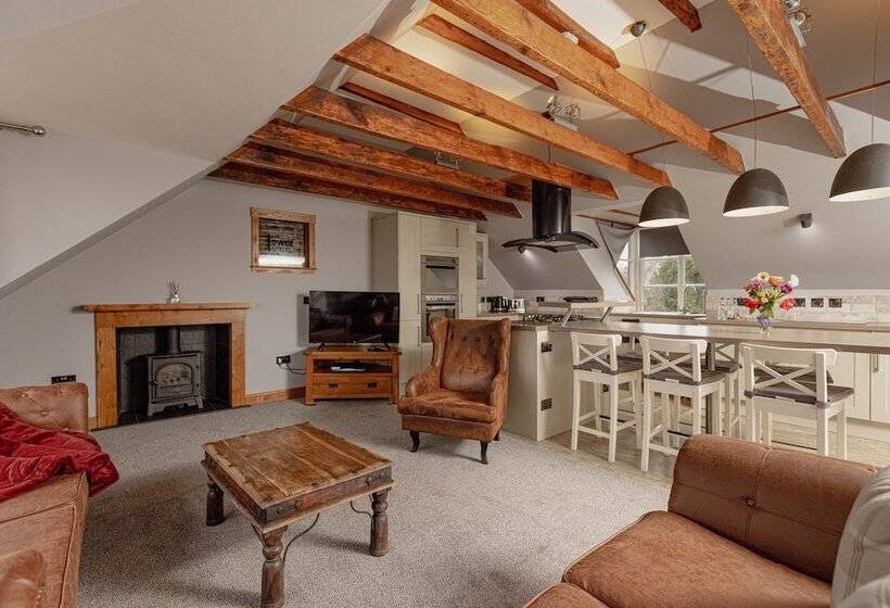 Hotel The Tower Gastro Pub & Apartments