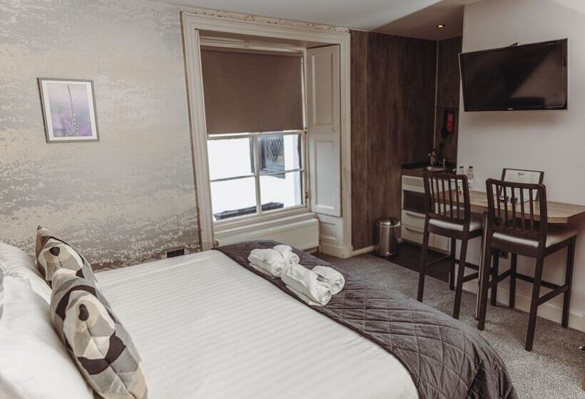 Hotel The Tower Gastro Pub & Apartments