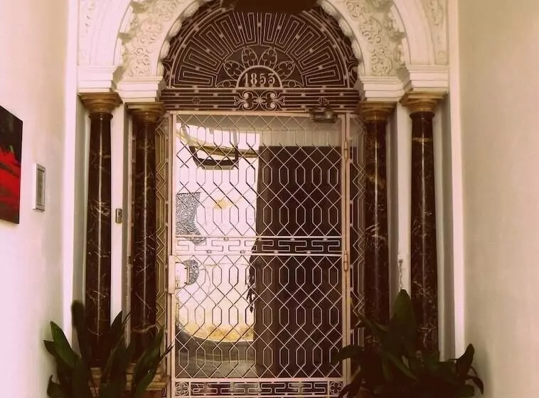 هتل Un Patio Al Sur