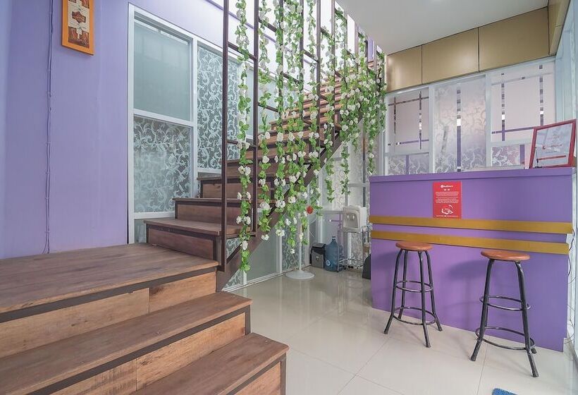 פנסיון Reddoorz @ Gatot Subroto Street Bandung 2