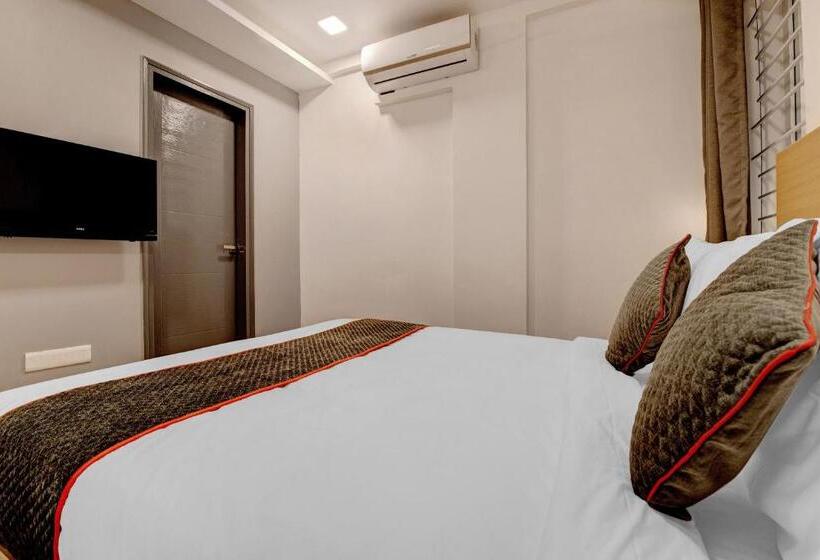 Otel Townhouse Siri Residency