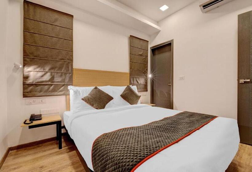 Otel Townhouse Siri Residency