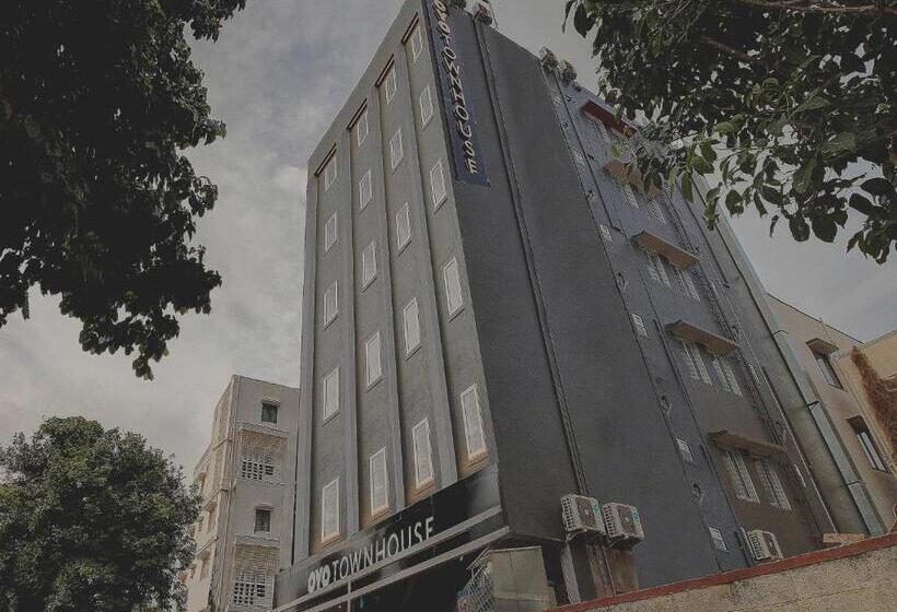 Otel Townhouse Siri Residency