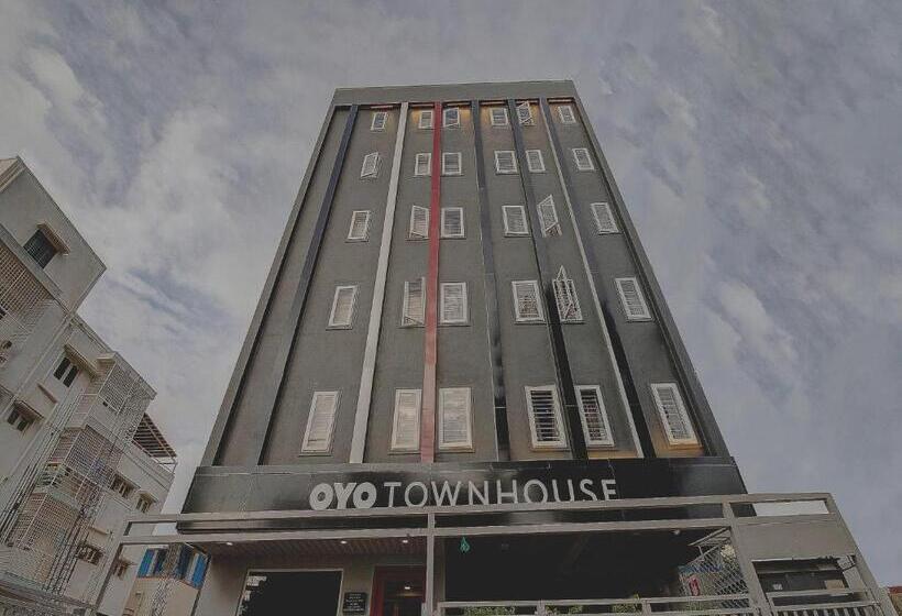 Otel Townhouse Siri Residency