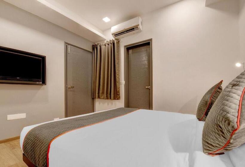 Otel Townhouse Siri Residency