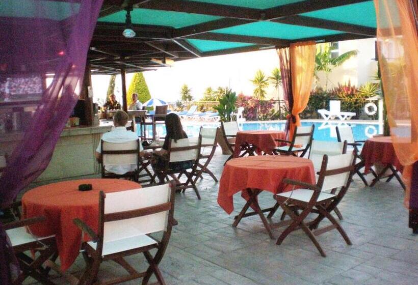 ホテル Akamanthea Holiday Village