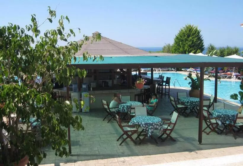 ホテル Akamanthea Holiday Village