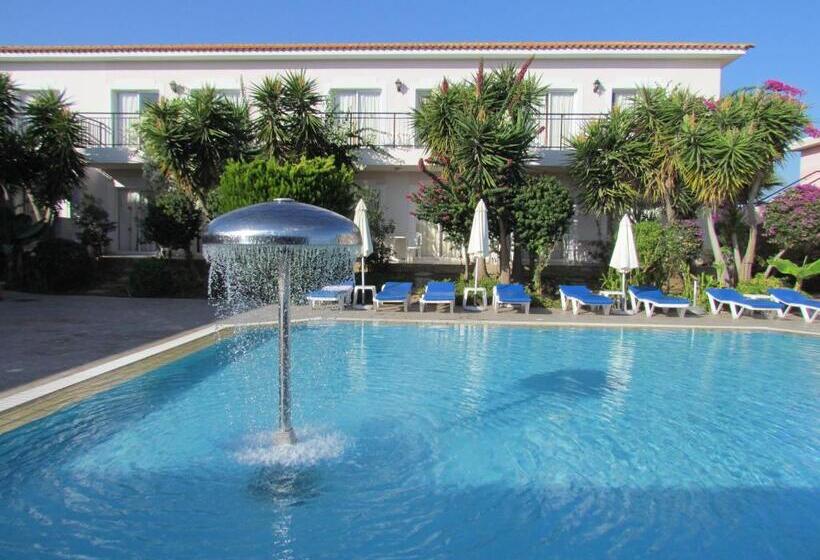 ホテル Akamanthea Holiday Village