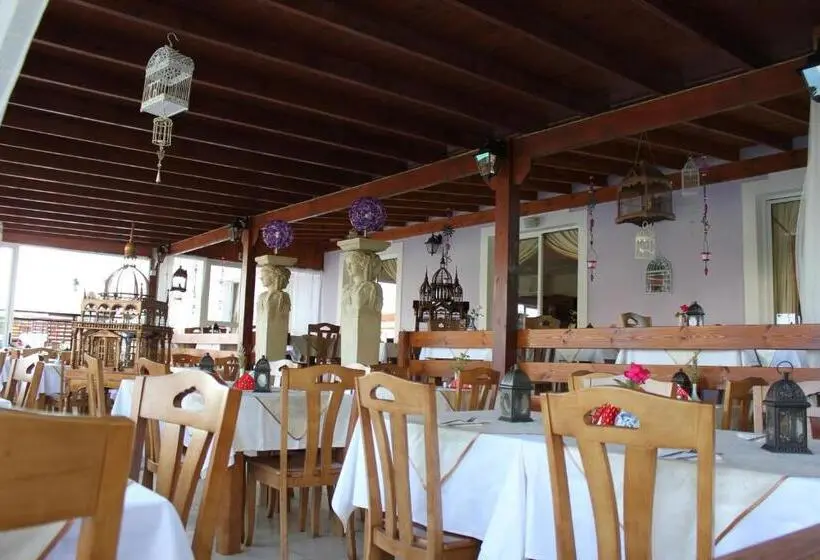 Hotelli Akamanthea Holiday Village