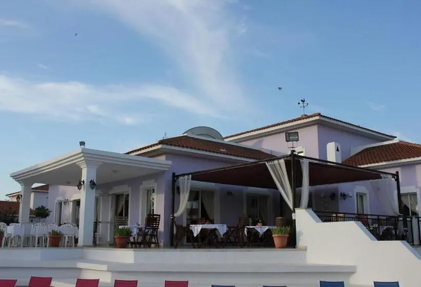 Hotelli Akamanthea Holiday Village