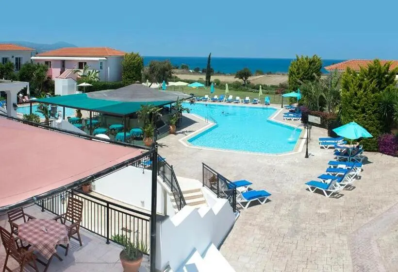 Hotelli Akamanthea Holiday Village