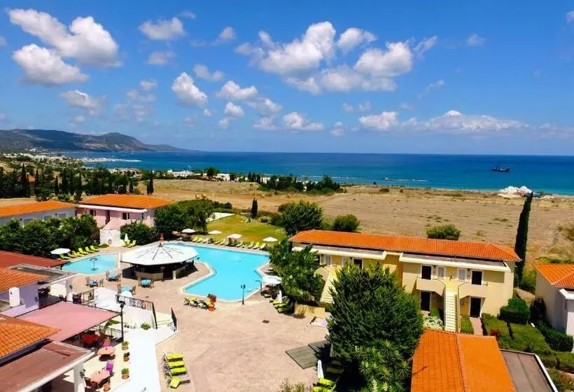 Hotelli Akamanthea Holiday Village