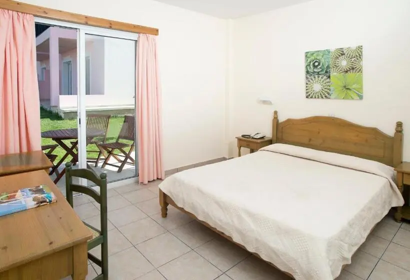 Hotelli Akamanthea Holiday Village