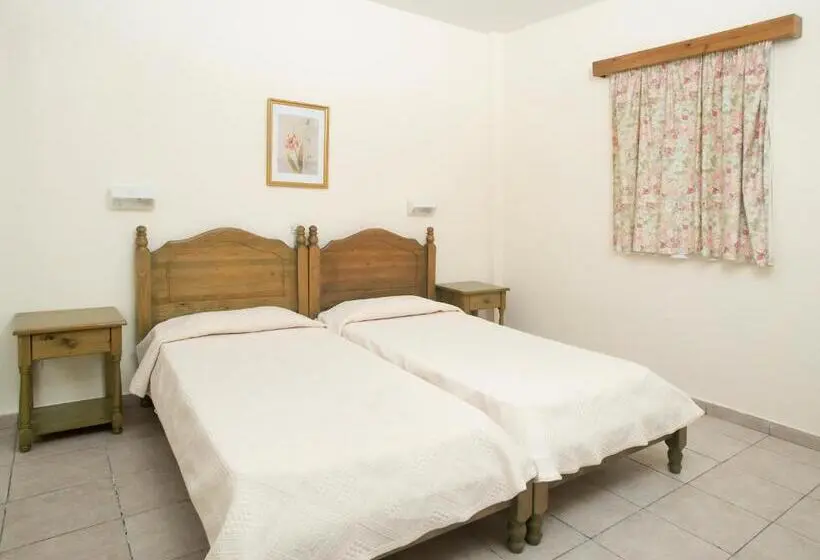 Hotelli Akamanthea Holiday Village