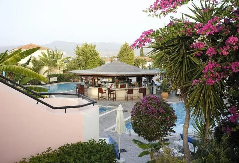 Hotelli Akamanthea Holiday Village
