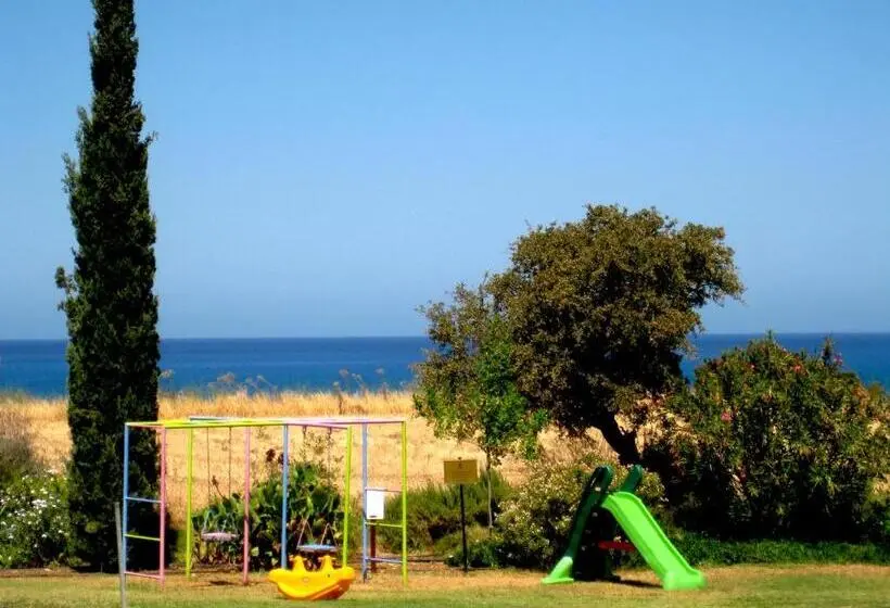 Hotelli Akamanthea Holiday Village