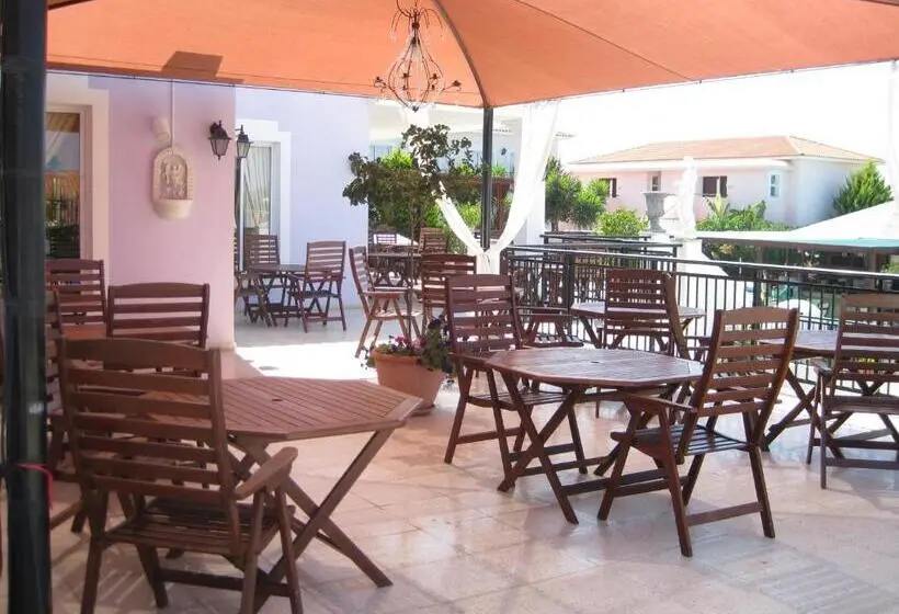 Hotelli Akamanthea Holiday Village