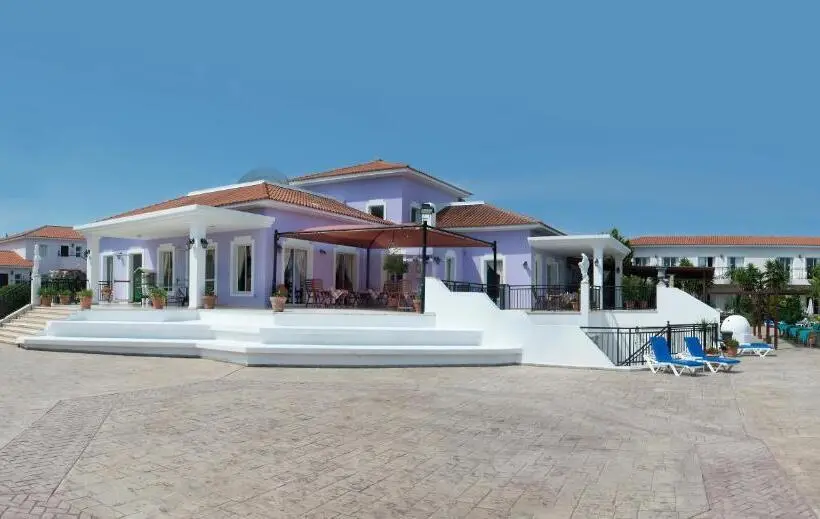 Hotelli Akamanthea Holiday Village