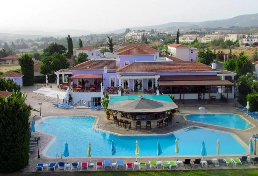Hotelli Akamanthea Holiday Village
