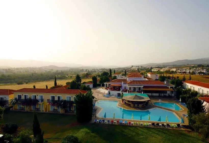 Hotelli Akamanthea Holiday Village