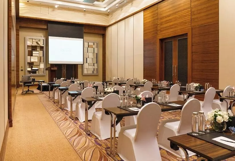 هتل Amwaj Rotana, Jumeirah Beach   Dubai