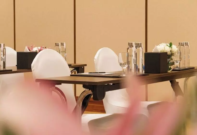 هتل Amwaj Rotana, Jumeirah Beach   Dubai