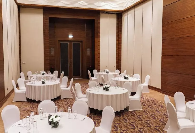 هتل Amwaj Rotana, Jumeirah Beach   Dubai