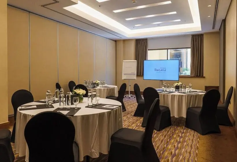 ホテル Amwaj Rotana, Jumeirah Beach Dubai
