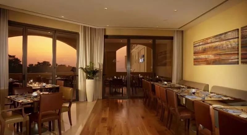 هتل Amwaj Rotana, Jumeirah Beach Dubai