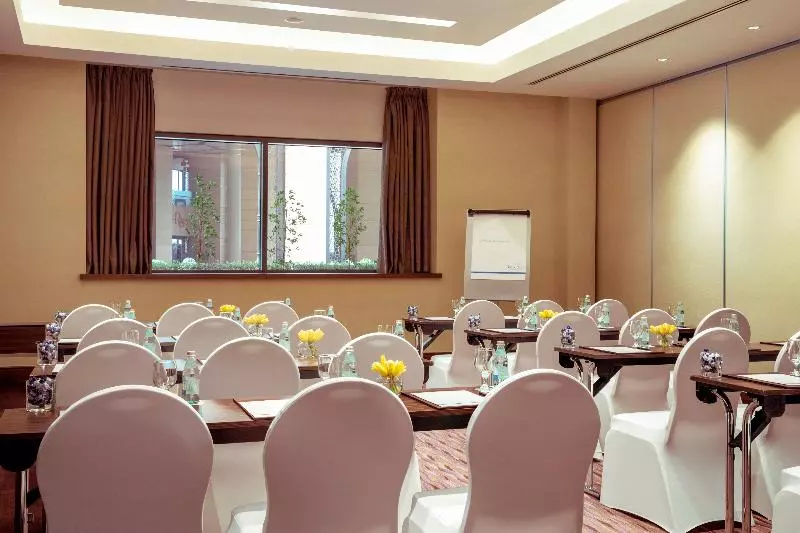 هتل Amwaj Rotana, Jumeirah Beach Dubai