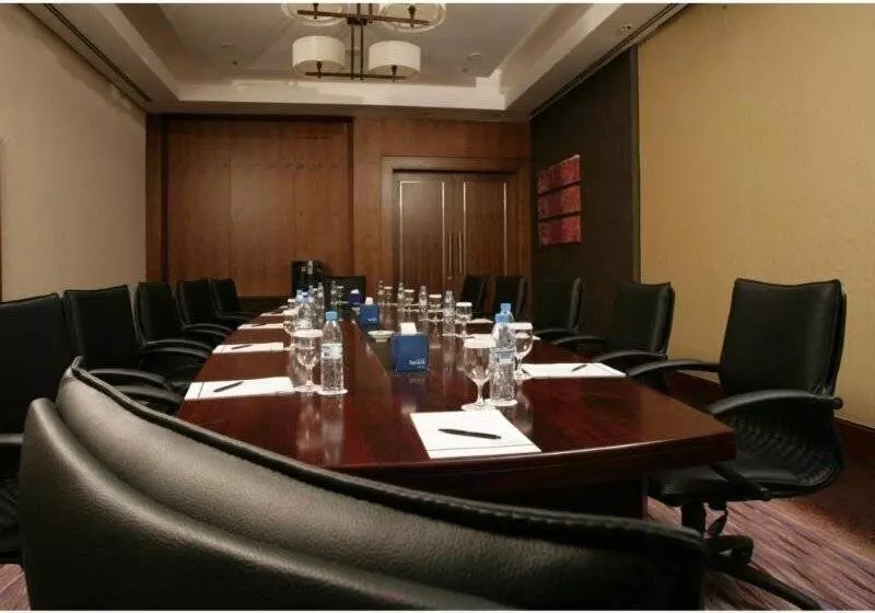 هتل Amwaj Rotana, Jumeirah Beach Dubai