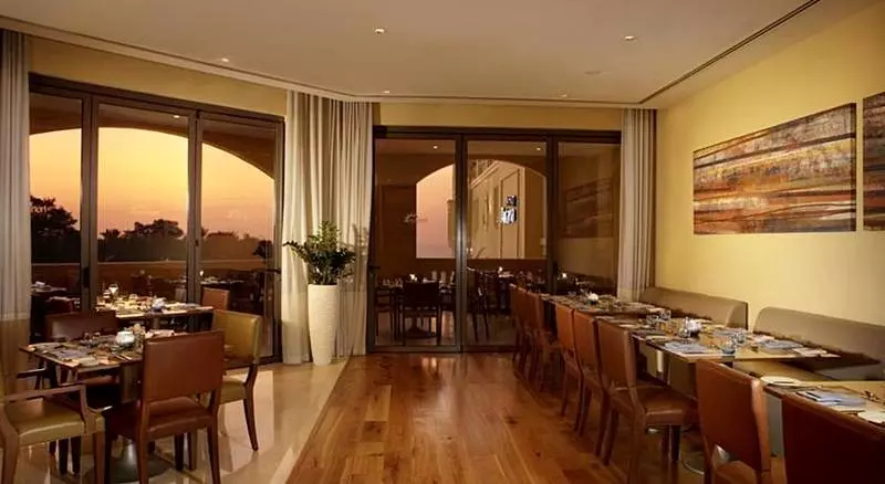 هتل Amwaj Rotana, Jumeirah Beach Dubai