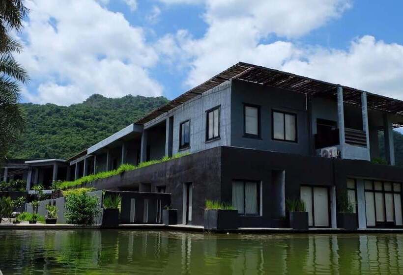 فندق Avartarn Miracles