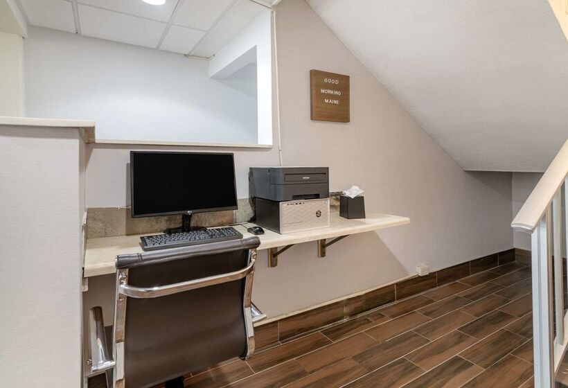 בית מלון כפרי Comfort Inn Airport