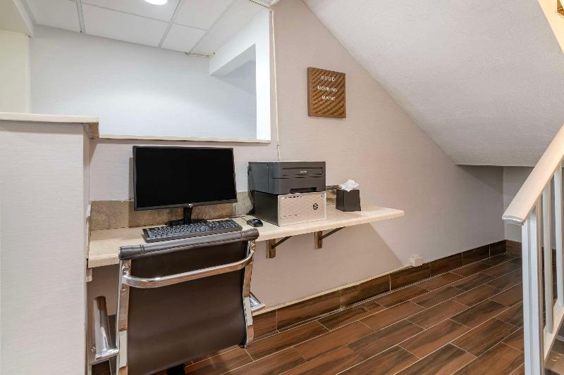 בית מלון כפרי Comfort Inn Airport