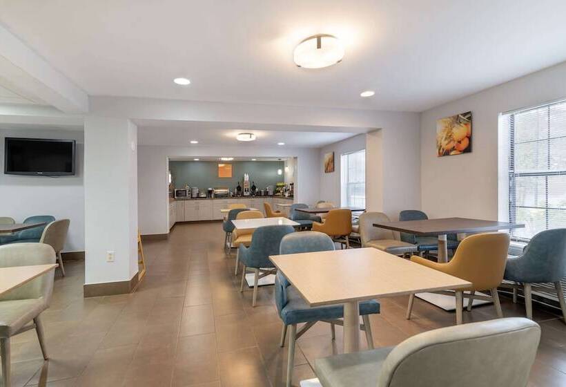 בית מלון כפרי Comfort Inn Airport